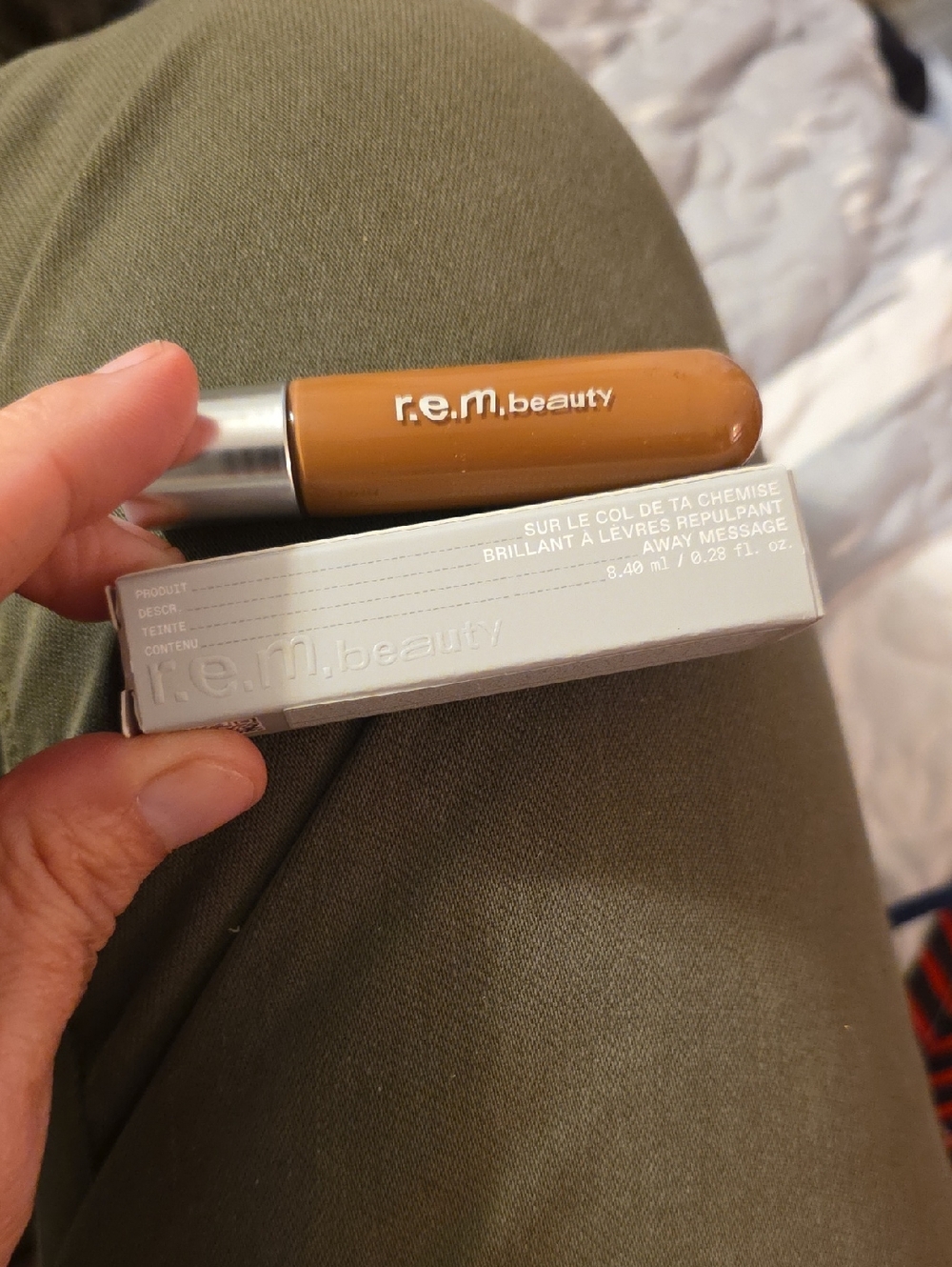 r.e.m. beauty Lip Gloss in Warm Caramel Shade